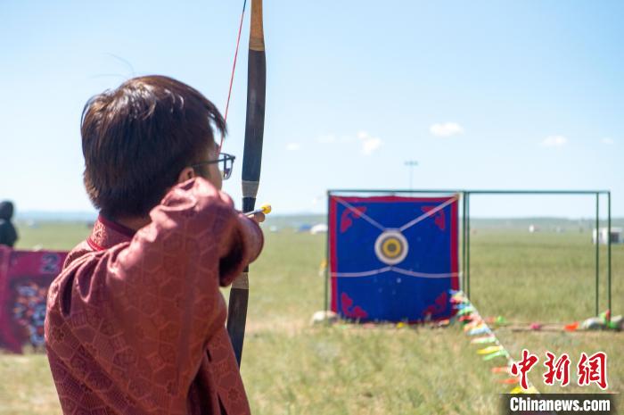 内蒙古大草原上的小少年：弓拉满箭在弦，参与