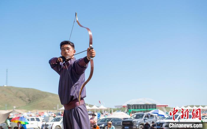 内蒙古大草原上的小少年：弓拉满箭在弦，参与