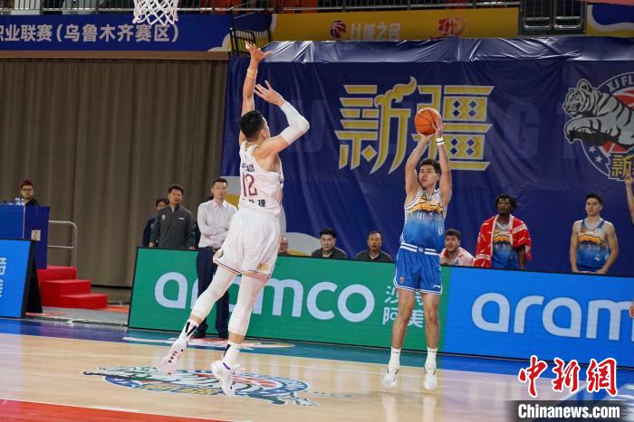 新疆伊力特男篮主场力克北京控股,收获三连胜