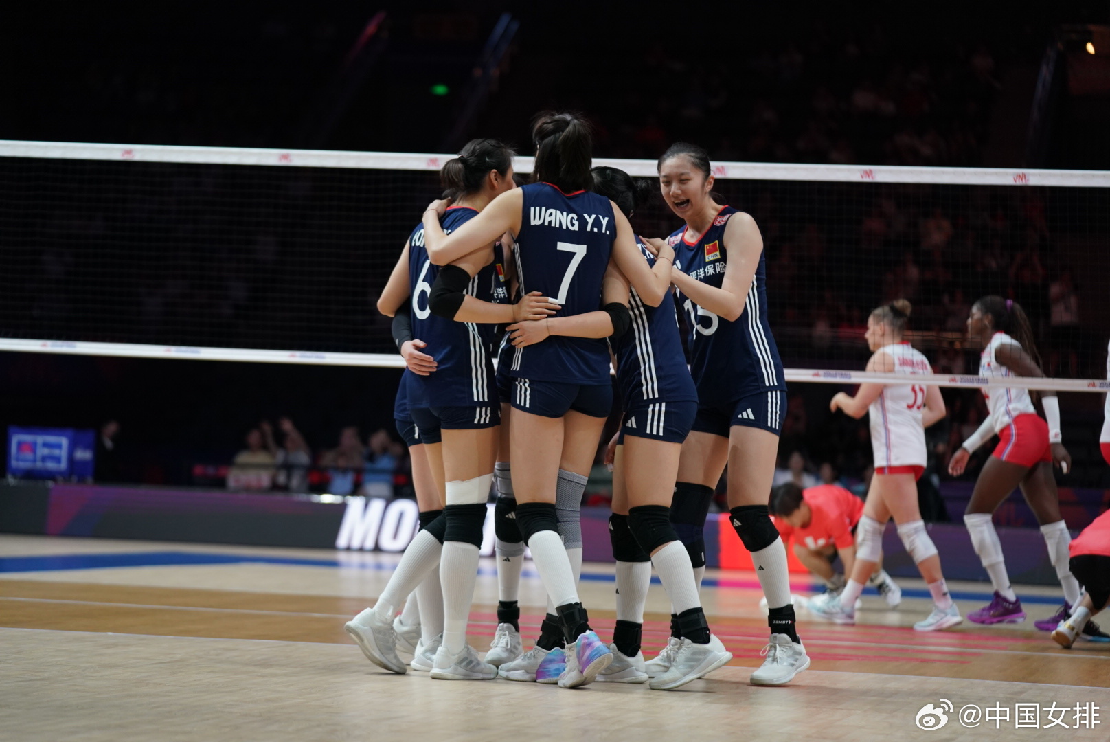 中国女排30力克法国队 北京站再取关键胜利