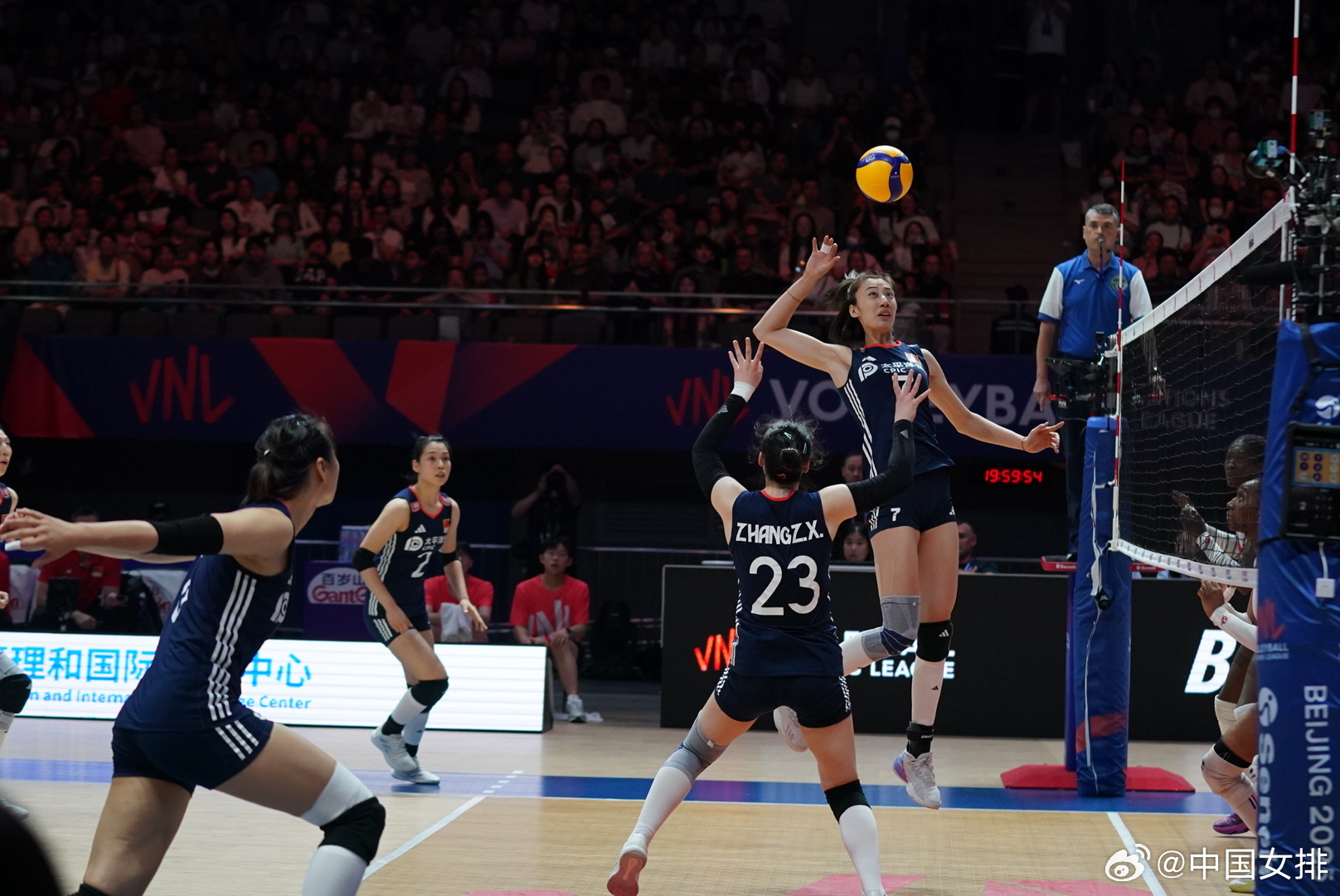 中国女排30力克法国队 北京站再取关键胜利