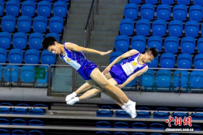 十五运会蹦床模拟演练在广东举行 运动员展现高