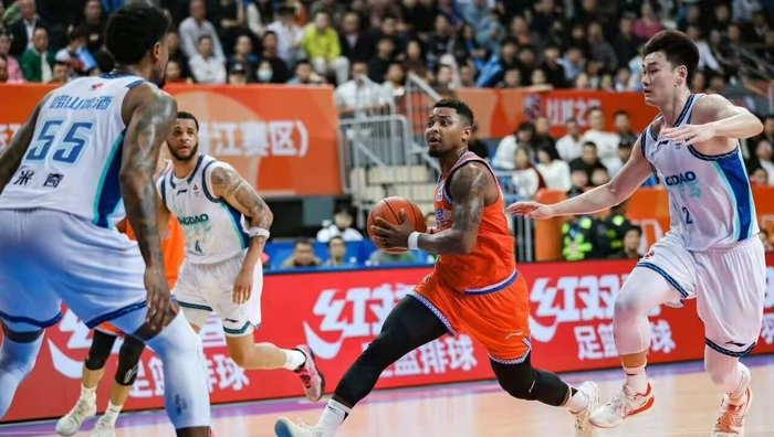 福建队爆冷逆转青岛队 冲击季后赛席位