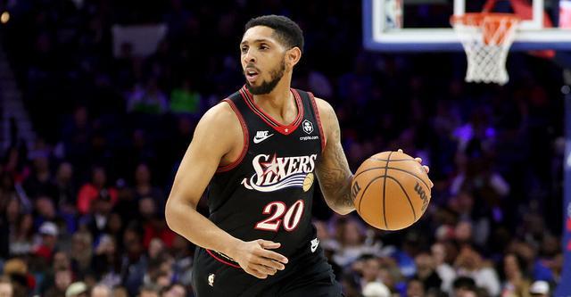 76人季后赛前调整阵容 特里转正佩恩被裁 未来合