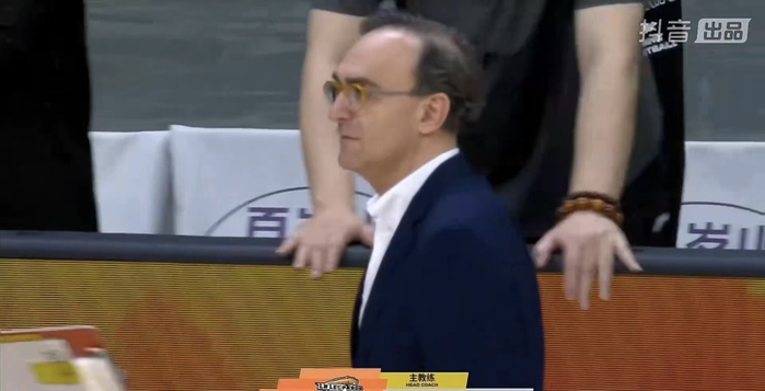 辽宁男篮惨败广州，乌戈战术被指崩盘