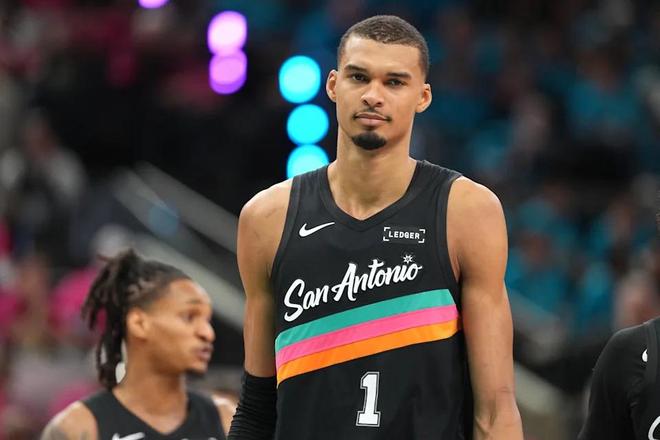 22岁维克托·文班亚马成NBA历史最年轻全票DPOY得主