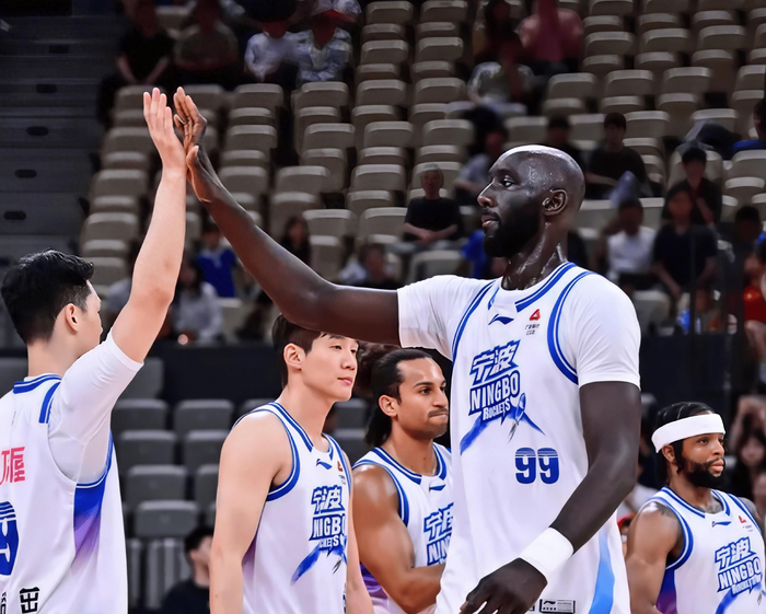 CBA季后赛六队集体称雄 南广老三广州与宁波首进