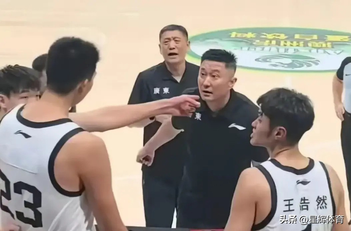 徐昕成关键棋子 广州龙狮决战广东宏远抢滩8强
