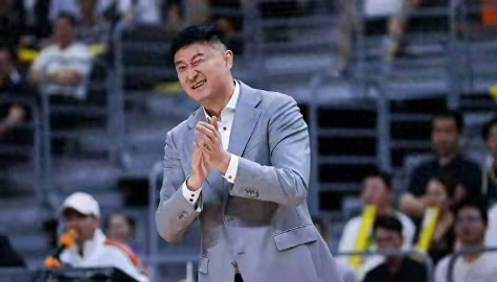 CBA八强赛京粤对决悬念再起 央视直播变阵引热议